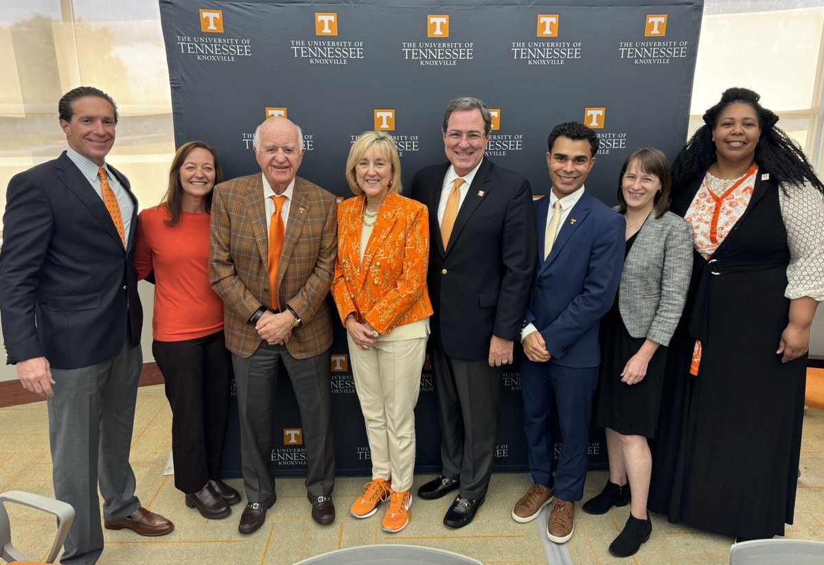 DondePlowman's tweet image. Glad to welcome our Campus Advisory Board to share updates &amp;amp; insight on @UTKnoxville. Appreciate Dean Jeff Pappas for hosting us at the Natalie L. Haslam College of Music! Loved seeing the women’s chorale practice for their December 3rd holiday concert! Will be a great show!🍊🎶