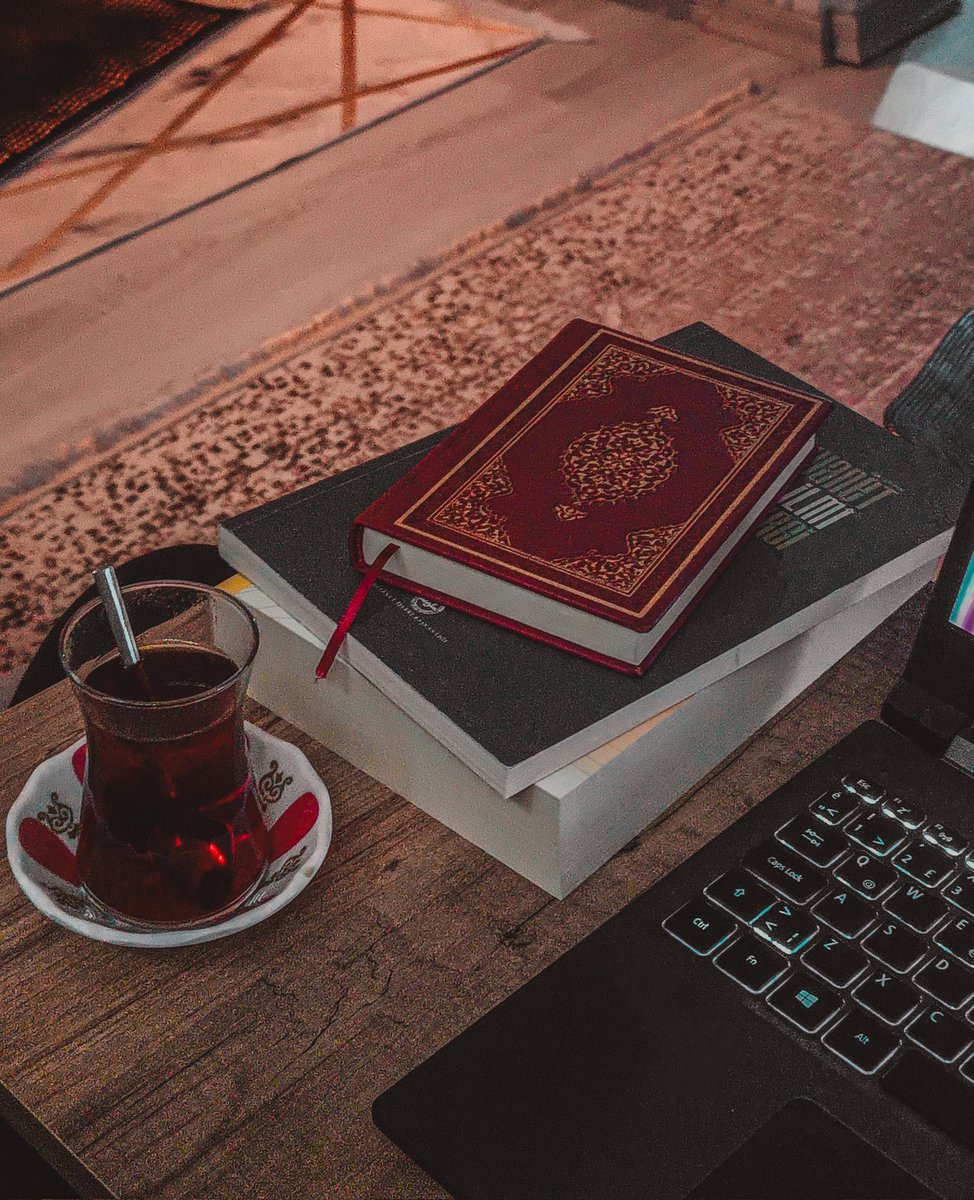Karıştıralım çayı, zaman erisin..