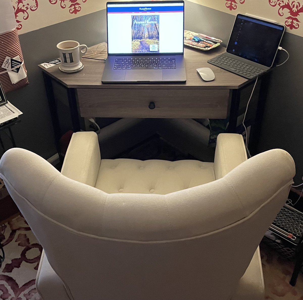 USAHeartlandMag's tweet image. It is a rainy Saturday in the Heartland. A perfect day for coffee and working on our next issue out in December. 
#AmericanHeartland #DecemberIssue