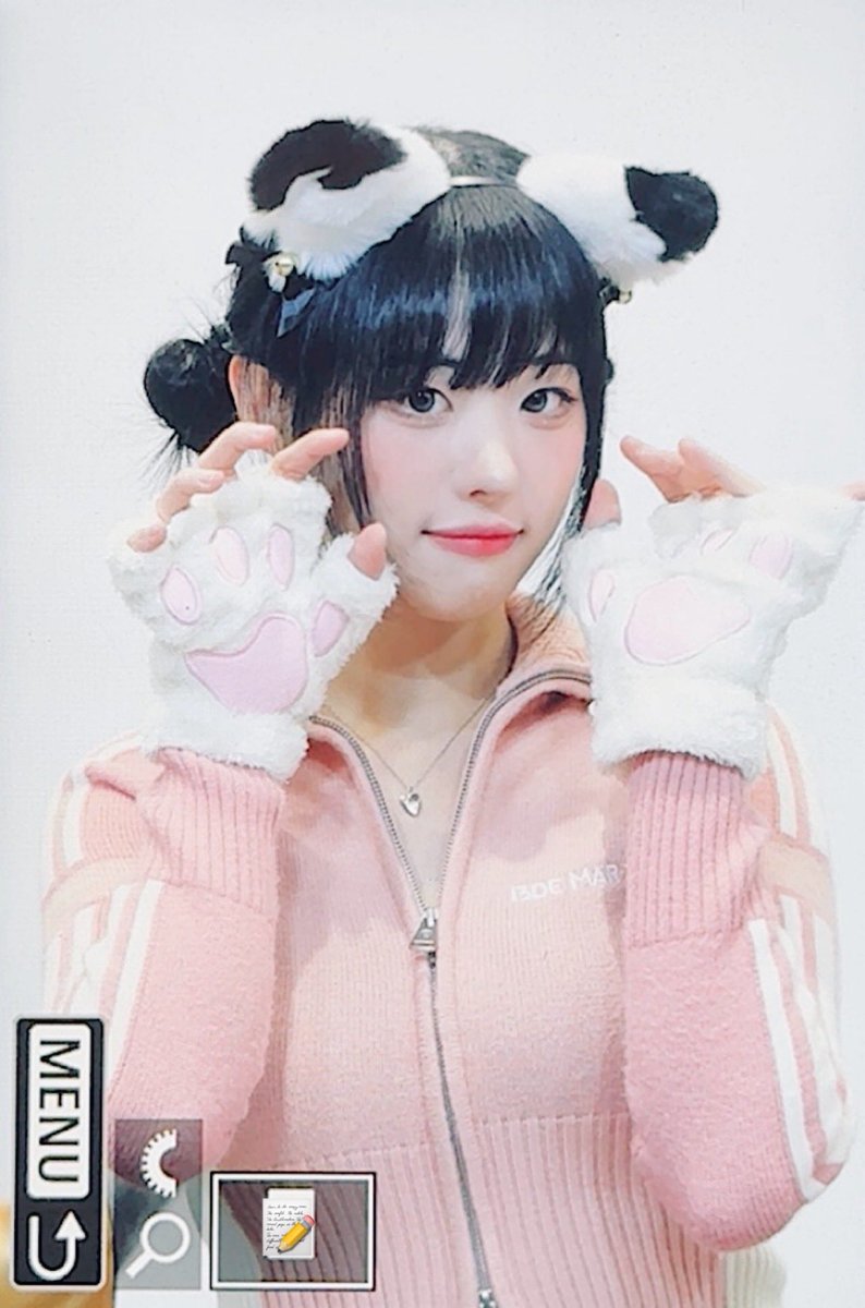 🐱
#QWER #HINA #히나 https://t.co/eKNlQb9q6P