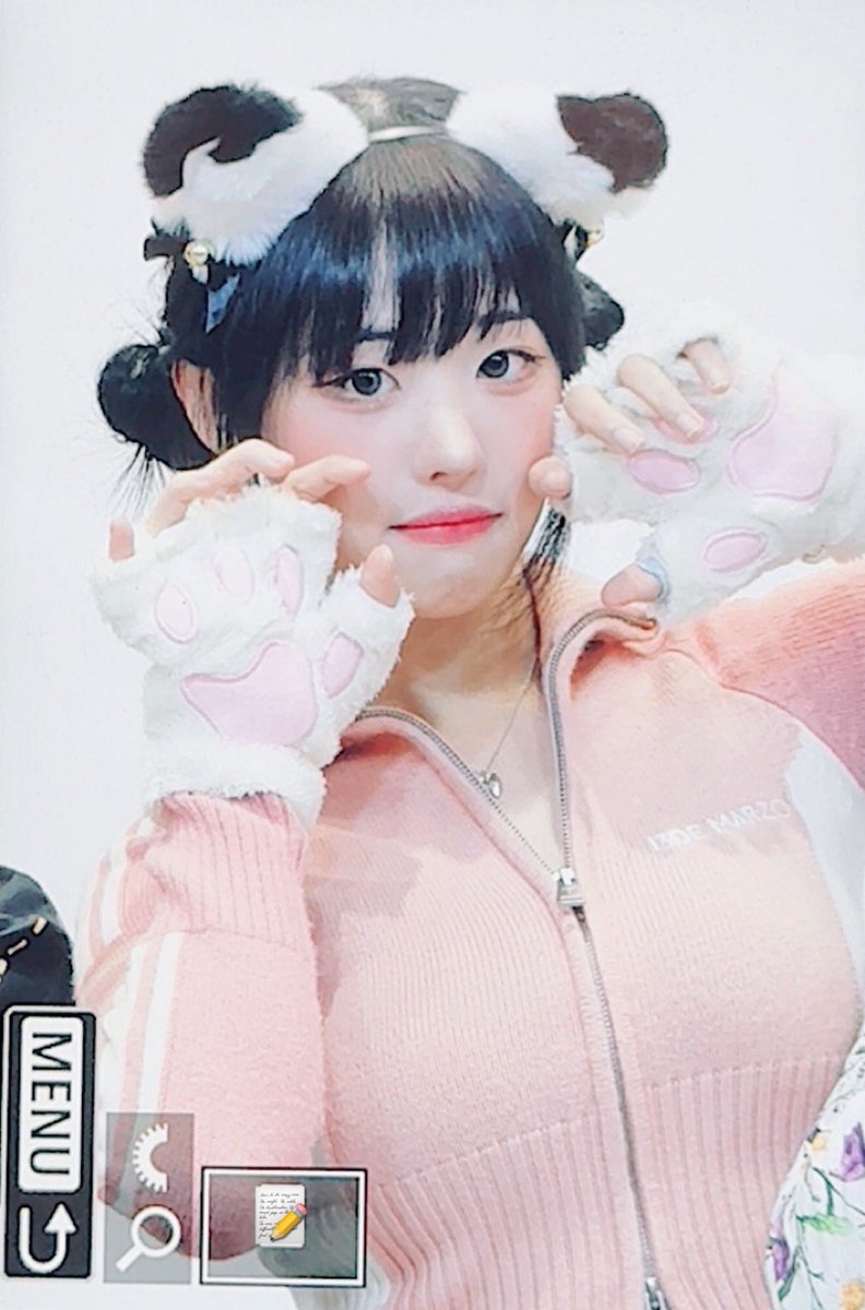 🐱
#QWER #HINA #히나 https://t.co/eKNlQb9q6P