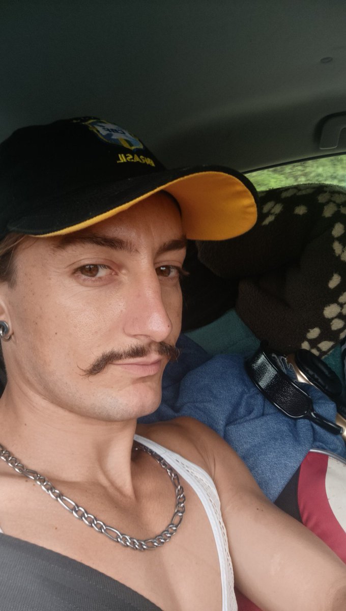 faabrixa's tweet photo. Viajando tal qual uma sardinha enlatada com mil quilos de mudança em cima de mim por 6 horas pra economizar, ouro preto aii vou eu . 😜 https://t.co/OxunCAwqod