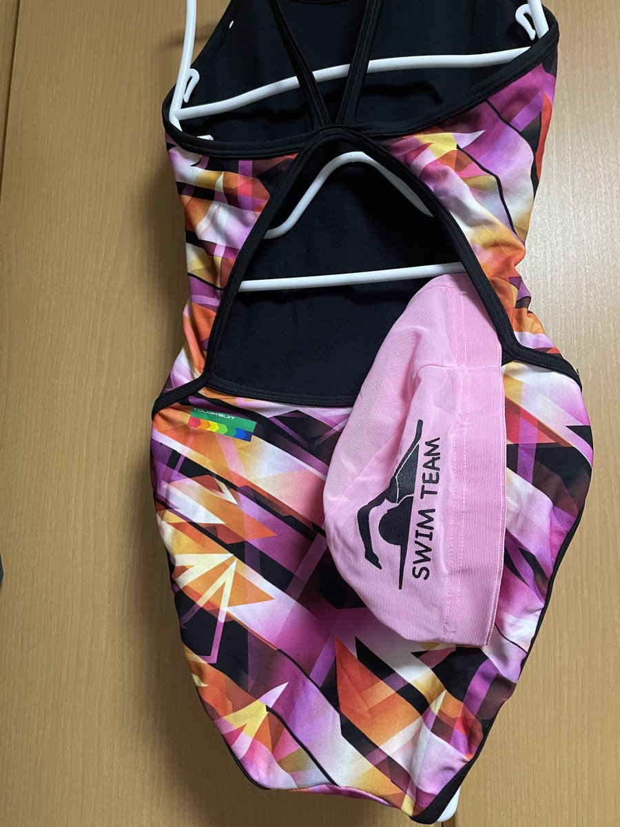 resuima2's tweet photo. ⑱アリーナ 練習用水着 オレンジ
クローゼット内の水着紹介でラストになる水着です。ピンクも入ってますがカラーはオレンジになってます。 https://t.co/AZea84RiY2