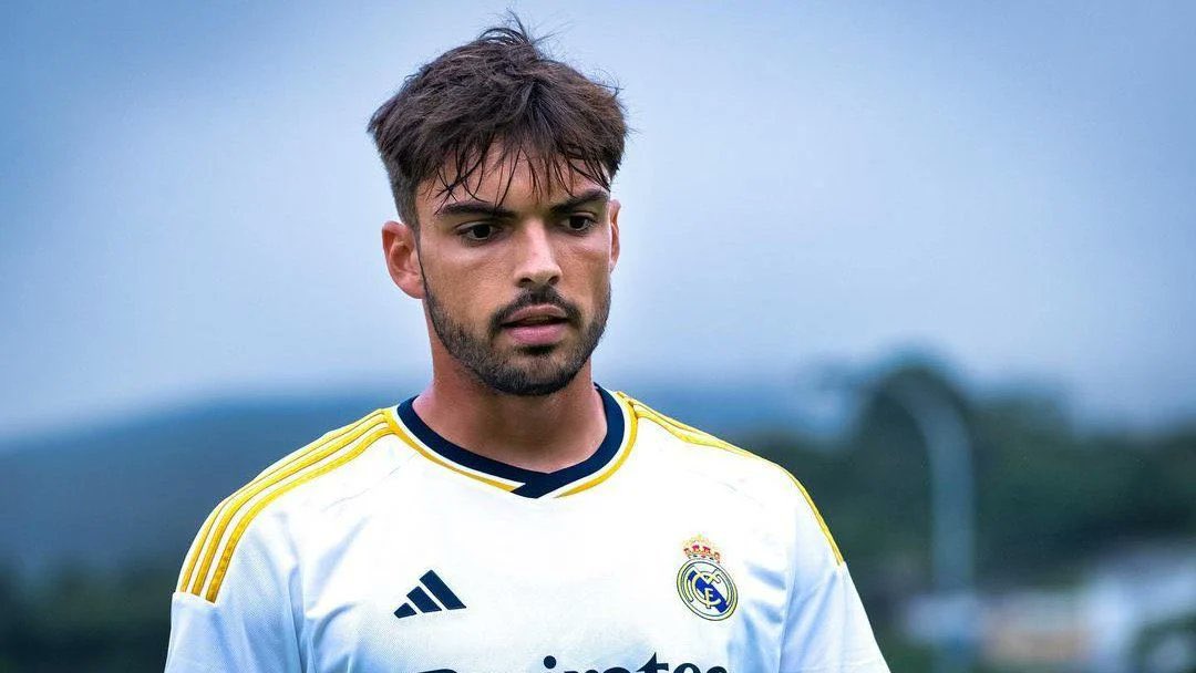 _Futbolero_'s tweet photo. Se llama Raúl Asencio y es uno de los canteranos del Real Madrid investigados por difusión de un vídeo sexual de una menor. 

Florentino le premia haciéndole debutar en primera división. Escándalo que los medios taparán como hacen siempre. https://t.co/Xutbtp7blr