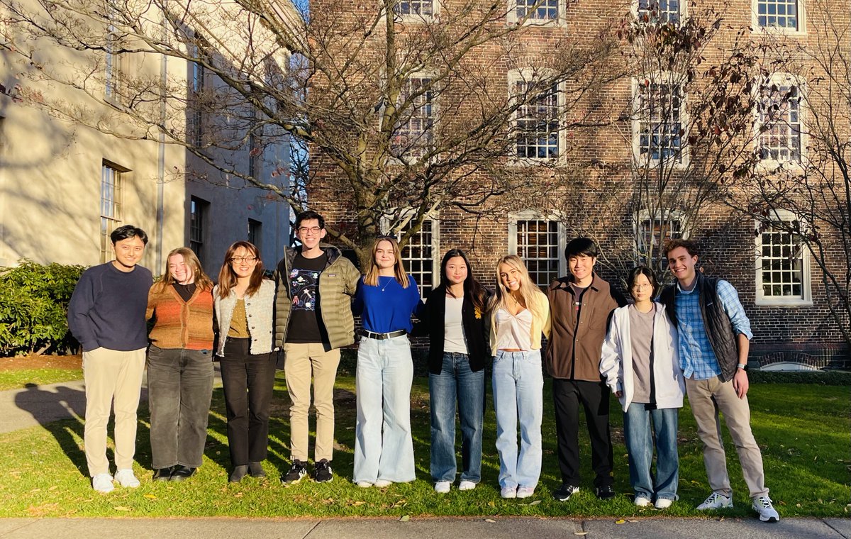 New lab photo! So grateful to work with these talented, kind, &amp; hard-working people and for the changes they are making for study participants, colleagues, &amp; science on a daily basis! 🧠🧠🧠 <a href="/OhLabBrown/">Oh Lab @ Brown</a> <a href="/BrownMICAAD/">Brown MICAAD Study</a> <a href="/BrownPsychiatry/">Brown Psychiatry and Human Behavior</a> @BrownCLPS