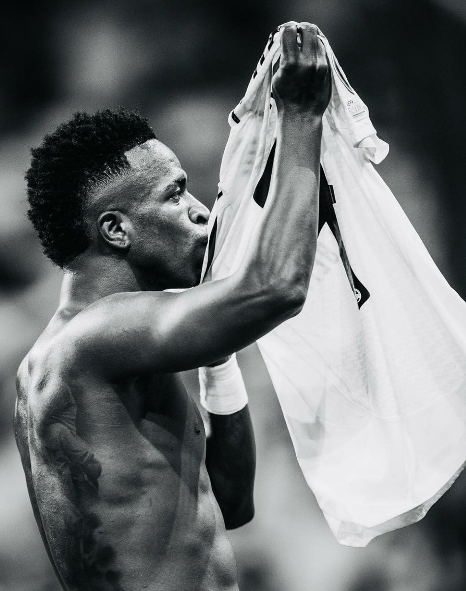 FabrizioRomano's tweet image. ⚪️🇧🇷 Vinicius Jr scores his 12th goal of the season with an hat-trick, fourth since the Ballon d’Or lost 10 days ago…

…and the Bernabéu starts chanting “Balon de Oro, Vinicius Balon de Oro”. 🎶