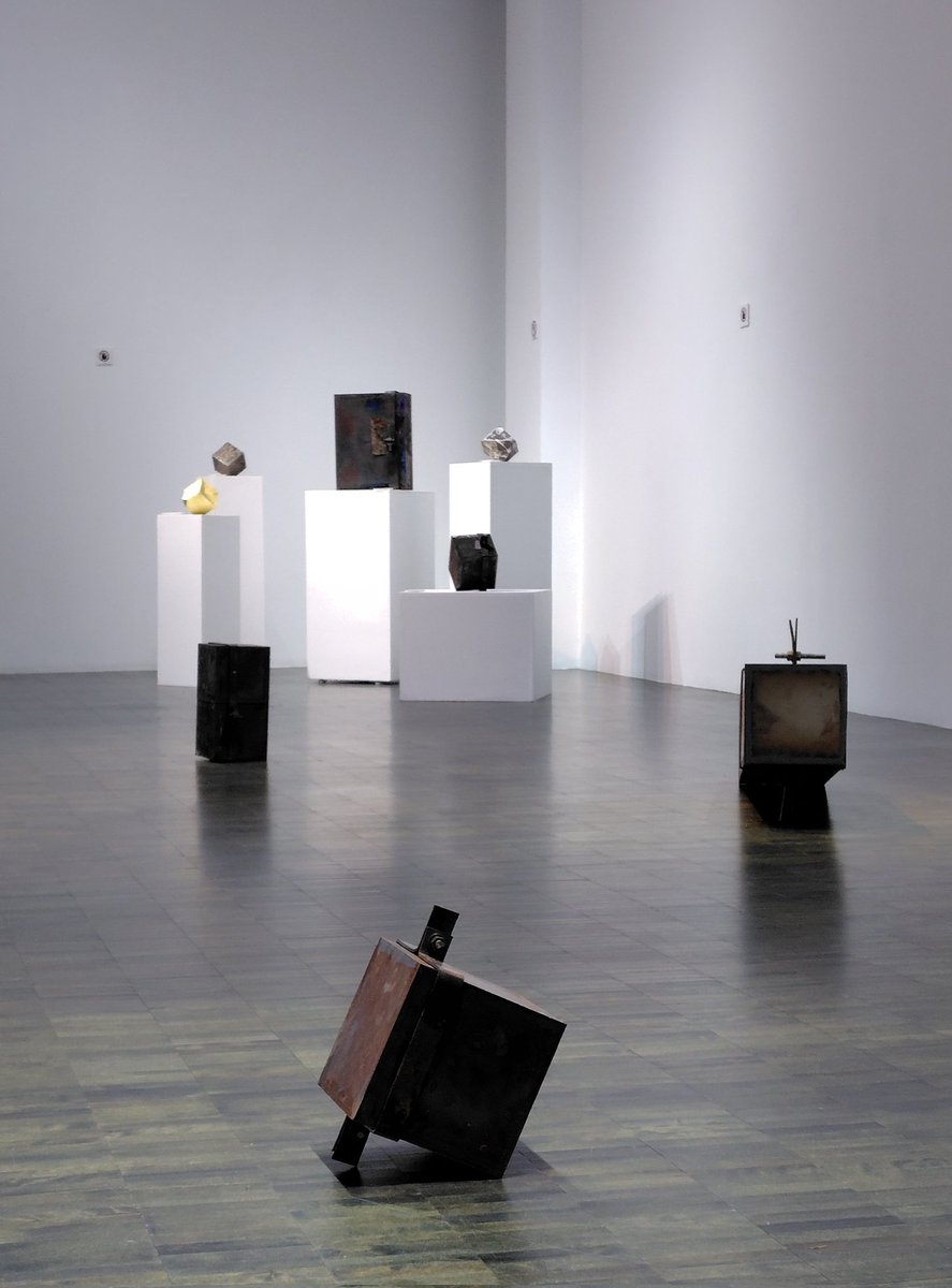 milch_666's tweet image. #MADARAMANJI
#マダラマンジ
#ITWAS
#ALIVE
@MadaraManji 
まだ誰も知らない地球の奥底から生命の根源を引っこ抜いて来たんじゃないかと、初めて見た時に思った。エネルギーの塊。
そんな作品を生み出す作家さんと同じ時間を生きている幸せ。