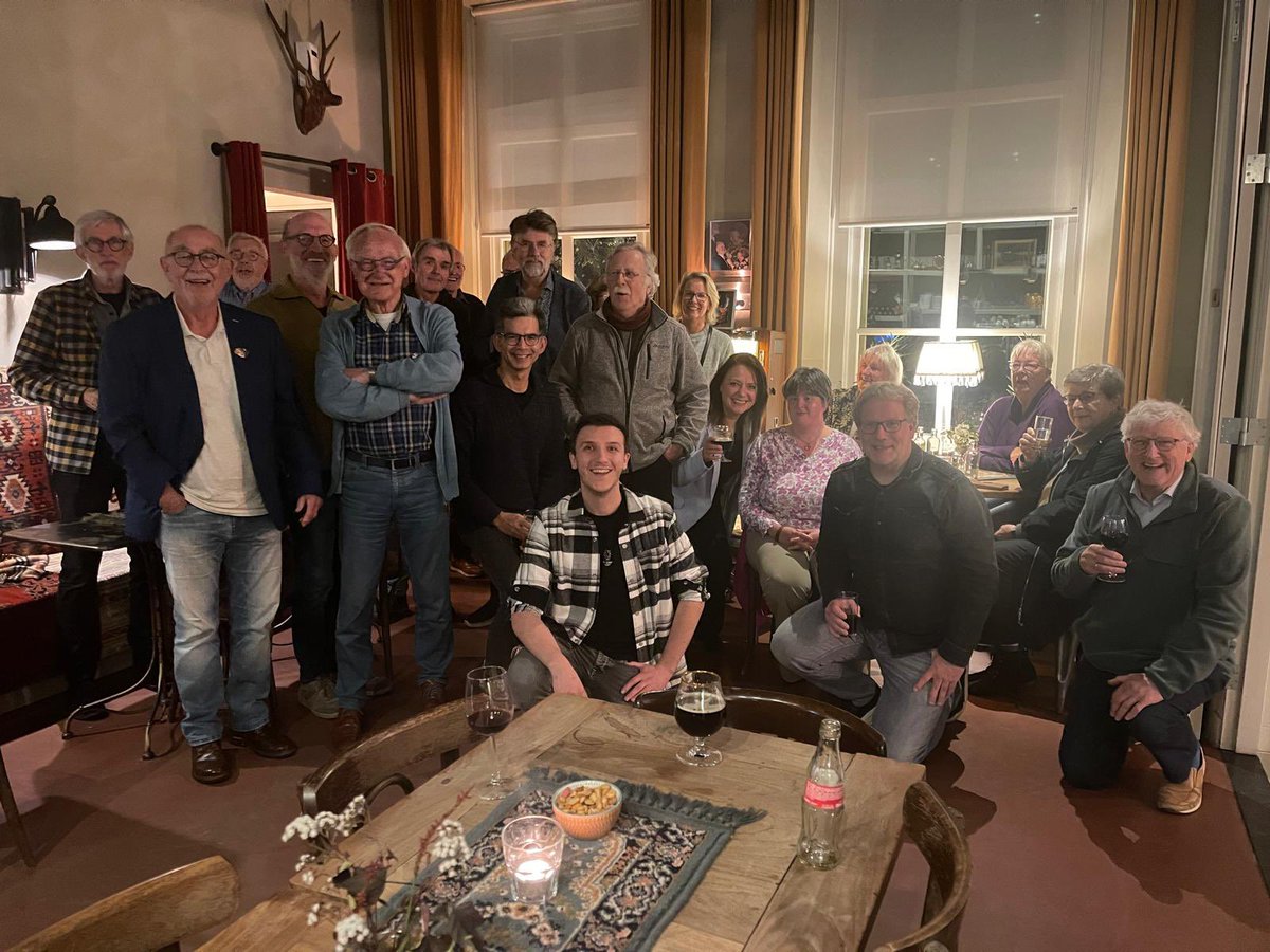 Leden PvdA en GroenLinks HvT hebben voor een gezamenlijke kandidatenlijst gemeenteraadsverkiezingen 2026 gestemd en proosten op een mooie toekomst voor de partijen ♥️💚 #PvdA #GroenLinks #groenlinkspvda