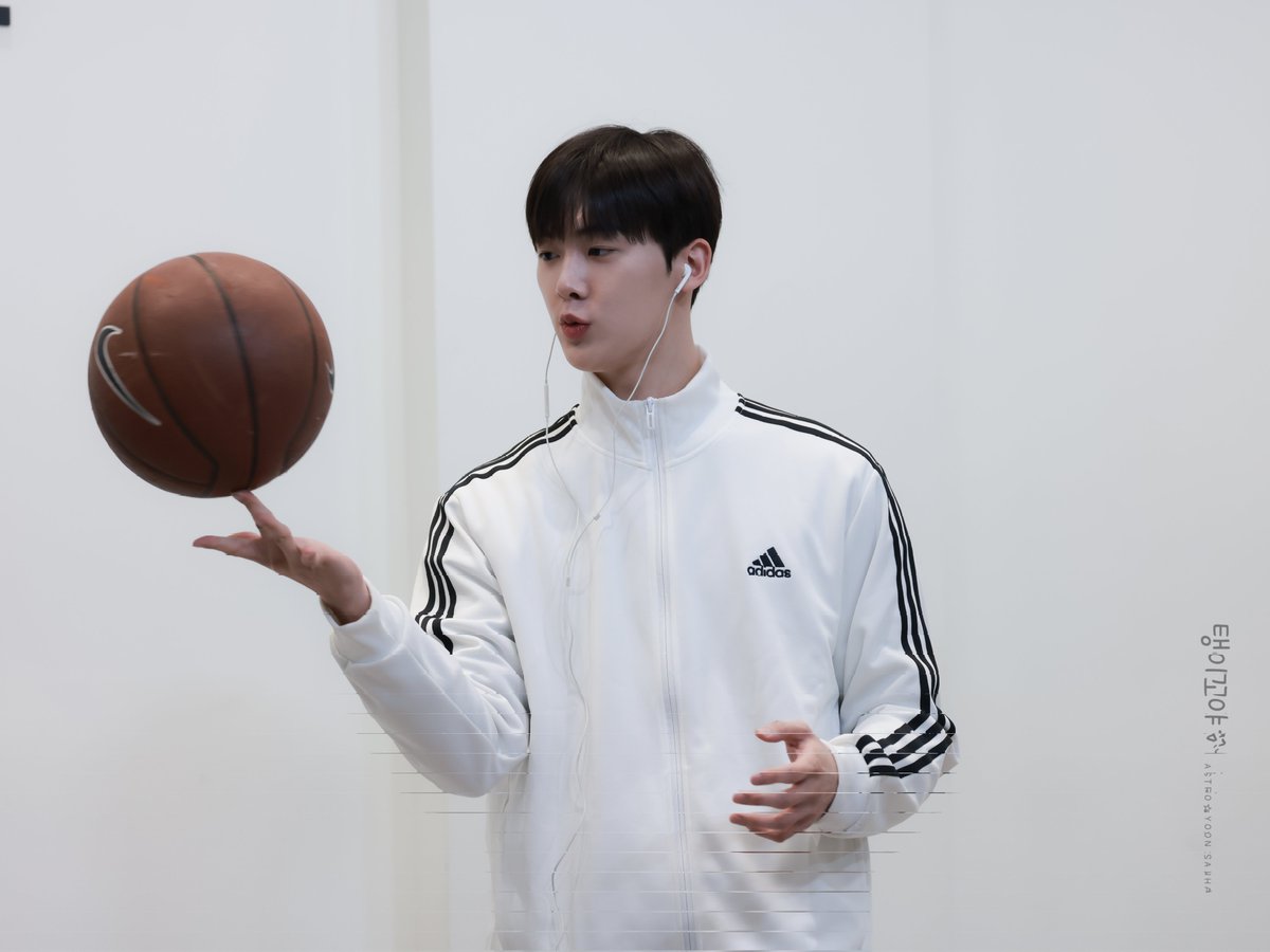 sanha_ggoya's tweet photo. 241109 에버라인

선배!!!
왜 이런것도 잘하죠??

#산하 #윤산하 #YOONSANHA 
#ユンサナ #아스트로 #윤산하_너만보여 #ASTRO #DUSK #DIVE https://t.co/EpUatfHmXg