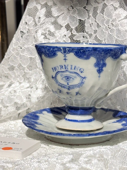 先日ruffさんの個展へ行ってきました。絵画や刺繍、ランプ、陶器など様々な表現で描かれていて、ruffさんの作品にたっぷり浸れる濃厚な展示会でした✵ #ruff_masquerade 