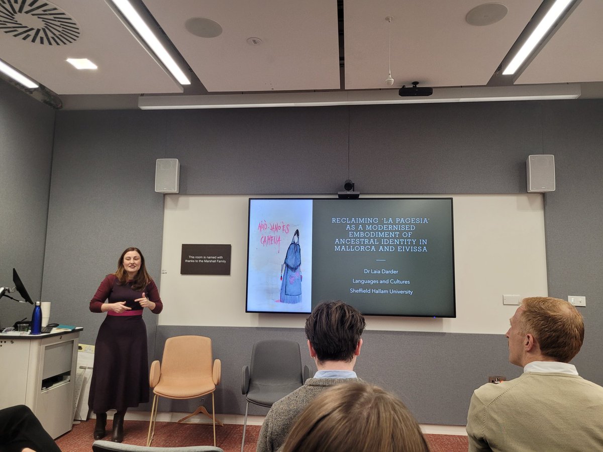 This weekend we're in Glasgow for the LXIX Anglo-Catalan Society Annual Conference.
Yesterday our PhD student Beth Caygill gave a paper named "Thunder and Thread: Towards 
an Intersemiotic Translation in Textile  of Dolors Miquel’s 'Corsdepardal'".
