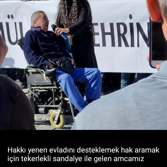 Bugün ülkemizin birçok şehrinde 2023 KPSS ile atama bekleyen fakat Sayın <a href="/tcmeb/">Millî Eğitim Bakanlığı</a> Bakanı <a href="/Yusuf__Tekin/">Yusuf Tekin</a> in savunucusu olduğu Mülakat sisteminin mağduru olan Öğretmenlerimiz ve Aileleri meydanları doldurdu .
Meydanlardan tek bir ses yükseldi : “Mülakat Adaletin Katilidir.”