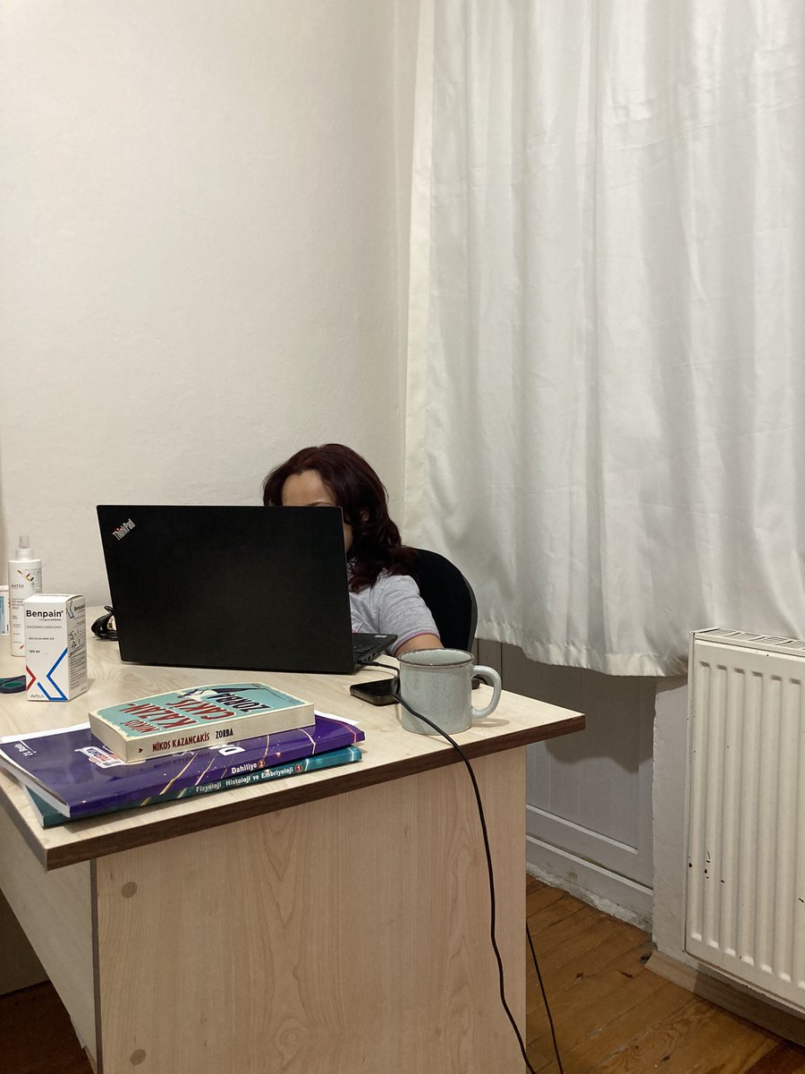 Odasını dekore ederken poliklinikten esinlenen ev arkadaşım