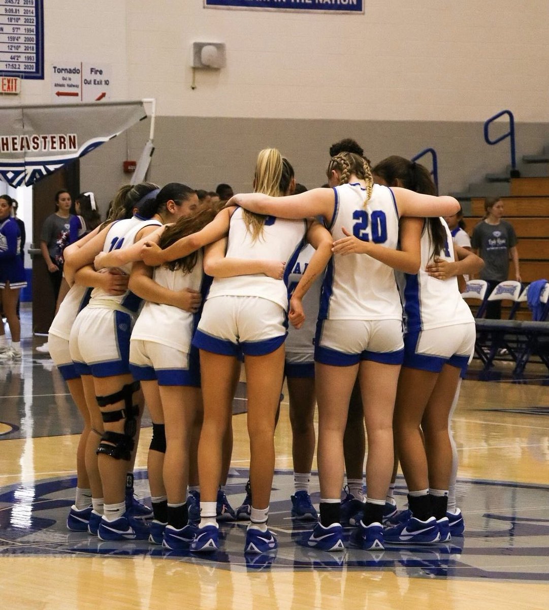 HSEAthletics's tweet photo. 2-0

@HSEGirlsBball 54
Ben Davis 33

Maya Makalusky - 17 pts
Abby Brown - 12 pts
KK Holman - 9 pts

#GoRals🔵🦁👑 https://t.co/kwfjNeeO42