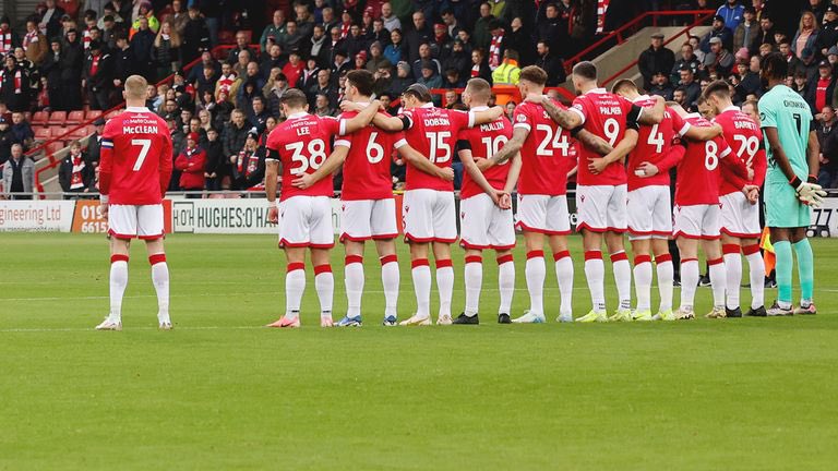 IrishPropaganda's tweet photo. James McClean today during a minutes silence ahead of Remembrance Sunday

Inevitably, Jimmy Mac has pissed off all the right people by standing still 

Go on Jimmy 🇮🇪🇮🇪🇮🇪🇮🇪🇮🇪🇮🇪 https://t.co/Le8aS36mzA
