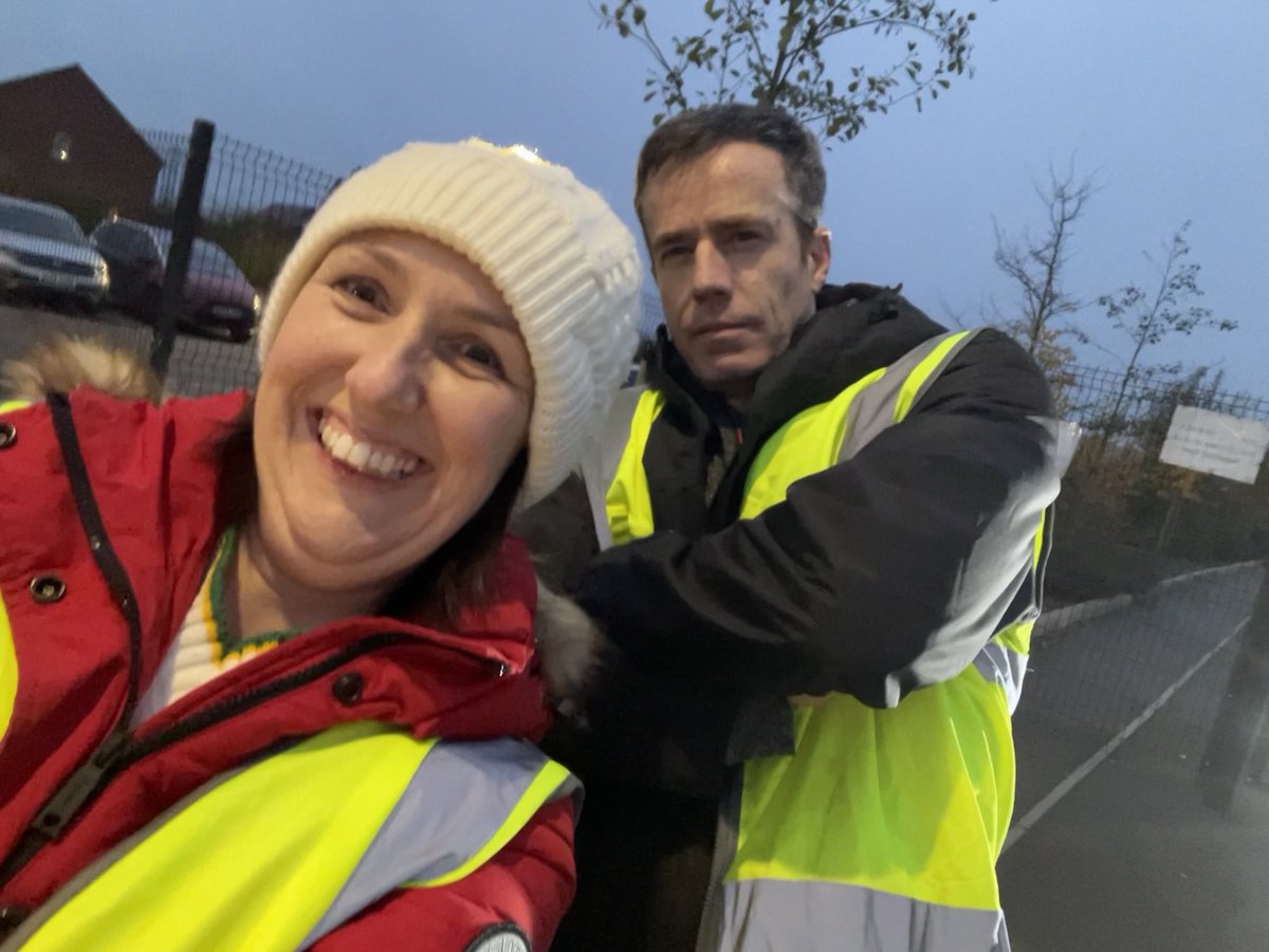 iamnunnthewiser's tweet photo. Running security for fireworks. “If your name’s not down, you’re not coming in!” #rubbishbouncers #hivislife https://t.co/XiB6bBPRUA