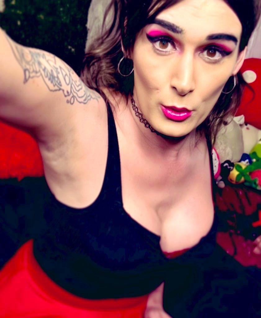 Faunofthedevil's tweet photo. Hey guys I’m💜
PLAYING GAMES TONIGHT YAY!!!😁 
If you tune in be sure to leave a comment in the CHAT!💌💕

Tonight it will be:
Fortnite so good your DAD will CRY😭 
&amp;
HELL DIVERS 2 so good your 
MOM will 🥵

Tune in and let’s have some FUN 🤩 
4pm EST ⏰
https://t.co/dnaK3BPQXy🥶 https://t.co/6cTKudiNaA