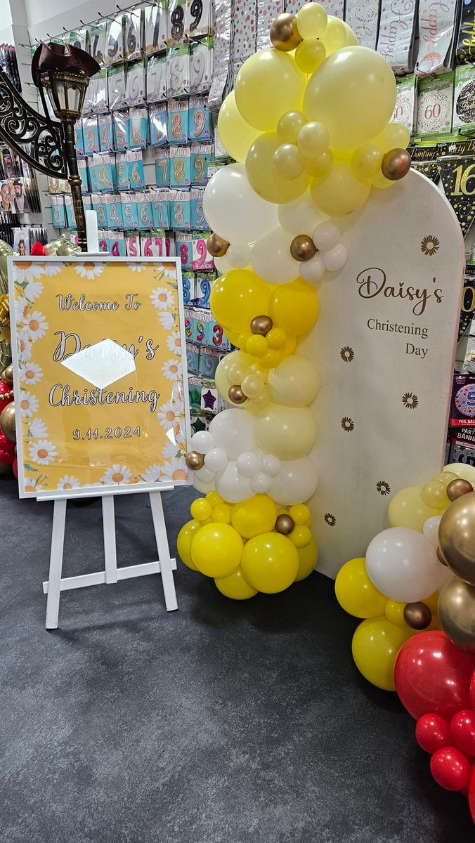 partysolutionsb's tweet photo. 🌼 DAISY 🌼

Beautiful set up today in the 'Hole In The Wall'

💛5ft Sailboard
💛Welcome board &amp; easel
💛5 sets of 3 cluster balloons 
💛Personalised banner (didn't get a picture 😅)

Colours used:
💛Fashion yellow
💛Pastel yellow
💛White 
💛Chrome gold https://t.co/dvckzRpAfv