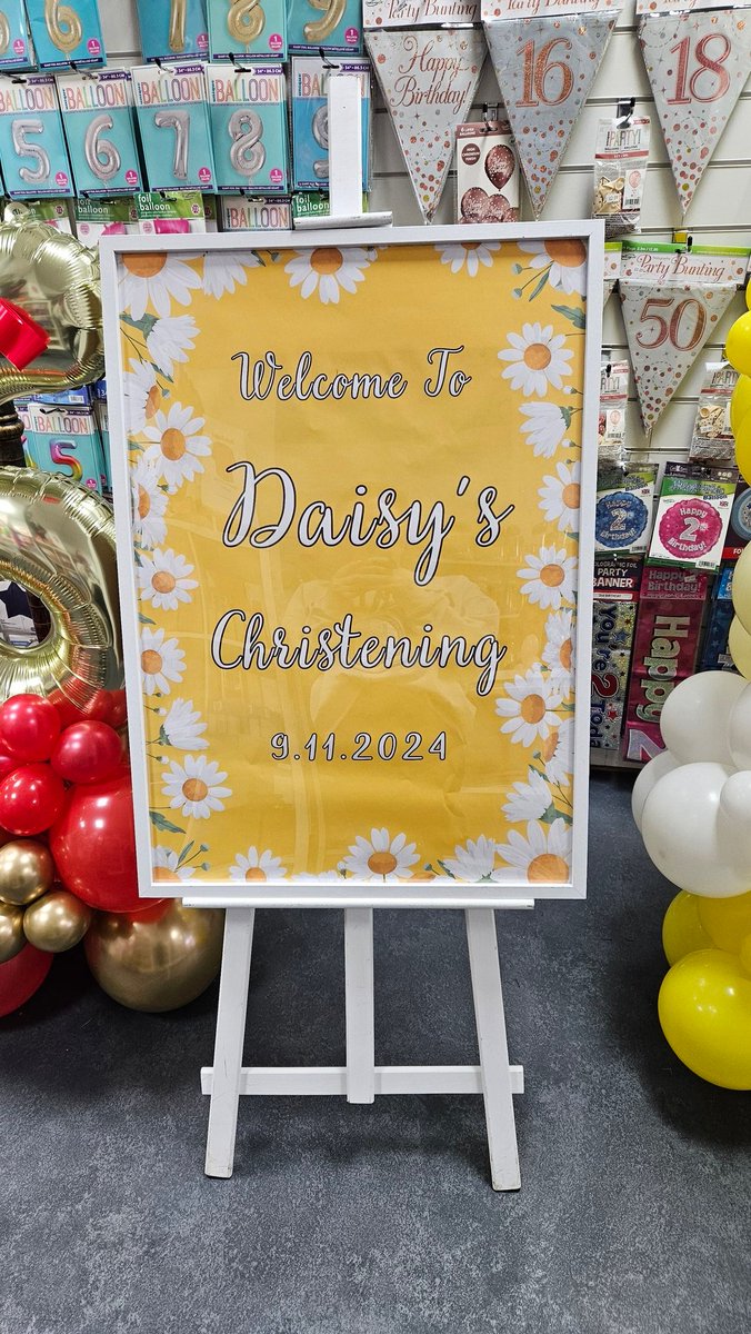partysolutionsb's tweet photo. 🌼 DAISY 🌼

Beautiful set up today in the 'Hole In The Wall'

💛5ft Sailboard
💛Welcome board &amp; easel
💛5 sets of 3 cluster balloons 
💛Personalised banner (didn't get a picture 😅)

Colours used:
💛Fashion yellow
💛Pastel yellow
💛White 
💛Chrome gold https://t.co/dvckzRpAfv