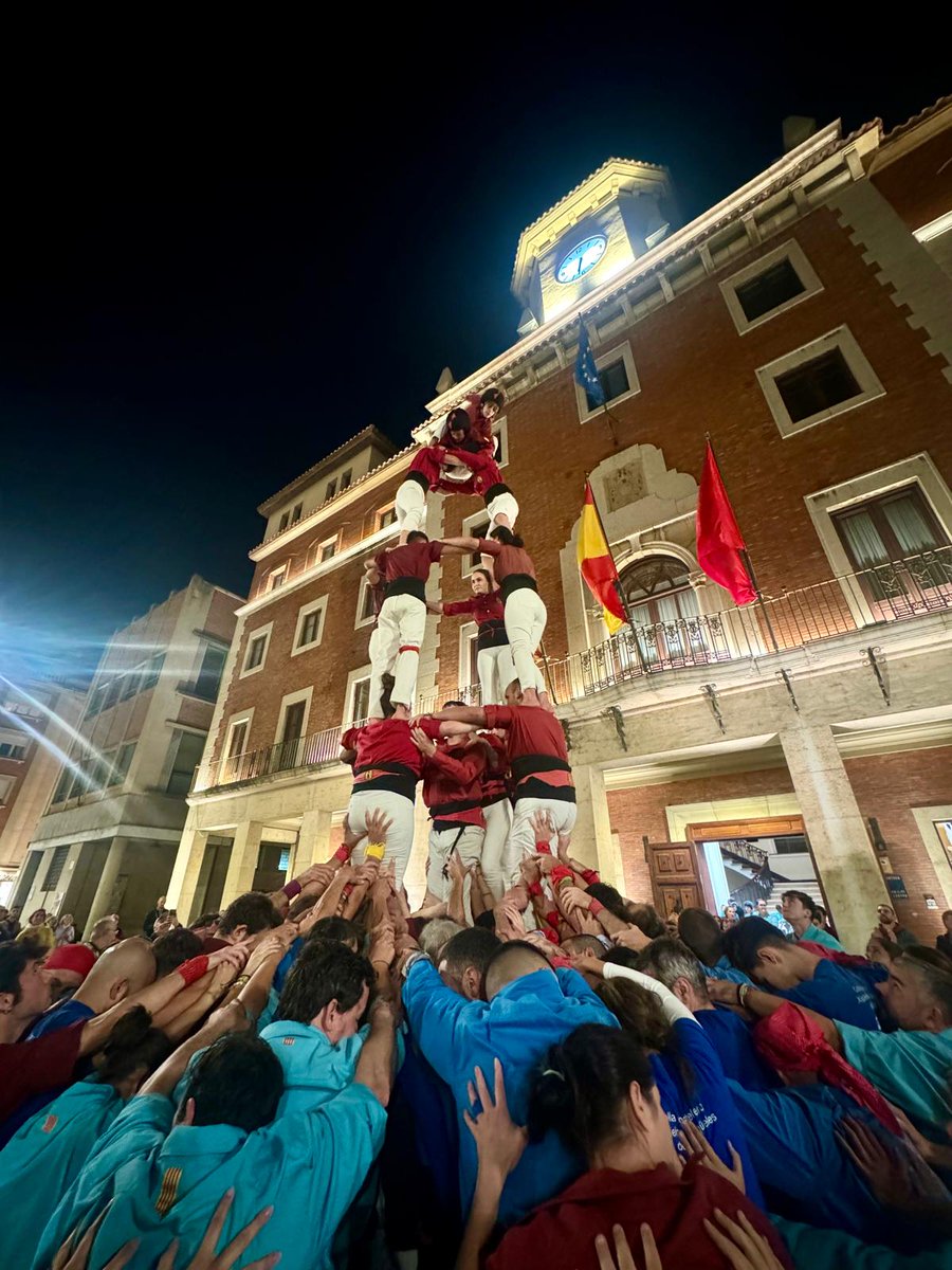 torraires's tweet photo. Avui a la Diada de les colles del sud a Tortosa donem per acabada la temporada descarregant el 3d6a, el 4d6a, el 2d6 i 3 pd4. #castellers https://t.co/SXANGnNWZS