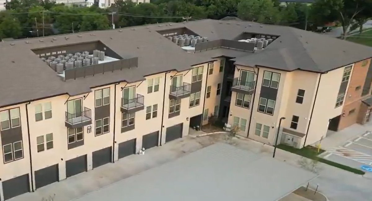 jayau92's tweet photo. Question for #HVAC / #HeatPump / #AirConditioning twitter; does clustering these units in roof alcoves not decrease their efficiency, therefore raising operating (electricity) costs? Located in a hot locale (Texas). https://t.co/PUkCAlvYxE