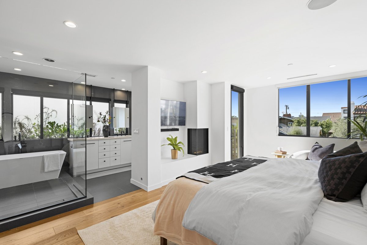 MichaelShankGrp's tweet photo. || NEW LISTING || + OPEN HOUSE SAT 1-4
608 Orchid Ave | Corona del Mar 
$3,650,000

3 Bedrooms | 4 Bathrooms | 1,827 sf

Contemporary meets coastal living with panoramic roof-deck views. A must see. https://t.co/V7iglFBi6k