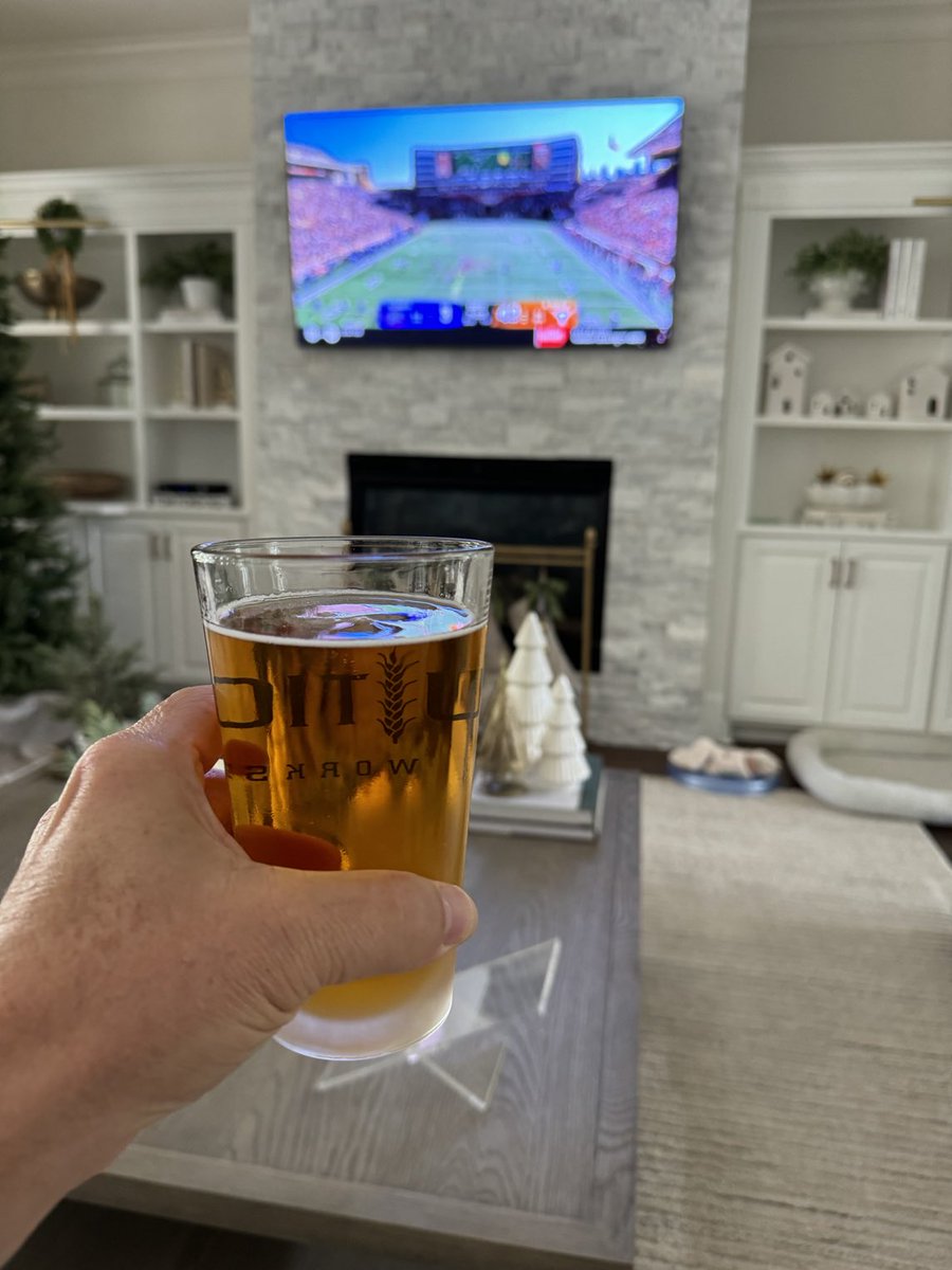 WilliamDuke67's tweet image. Time to celebrate that FG, the streak stays alive!🐊