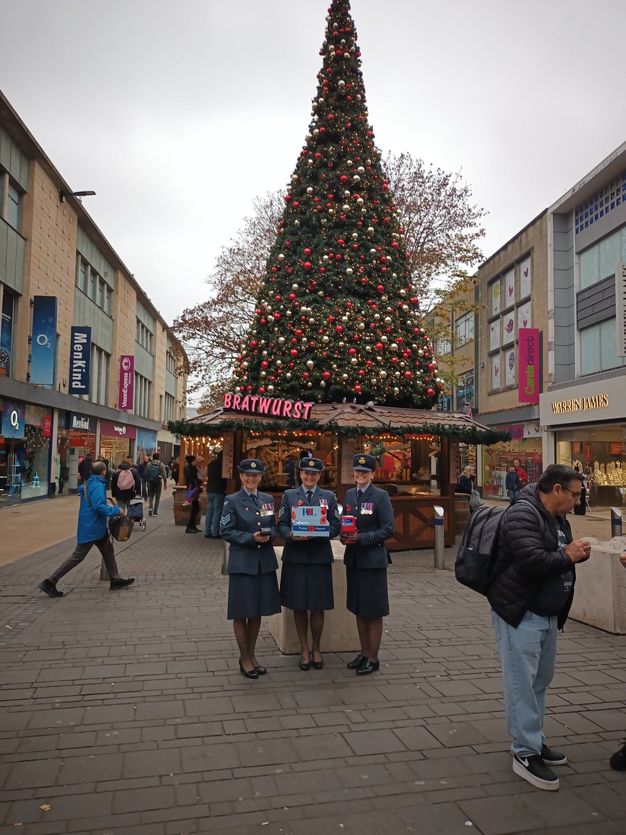 PoppyBristol's tweet photo. Fantastic day collecting for the Royal British Legion Poppy Appeal at Cabot Circus with the @RAF, @HMSFlyingFox @URNUBristol and BUAS. #royalbritishlegion #PoppyAppeal https://t.co/UMPSpukRjG