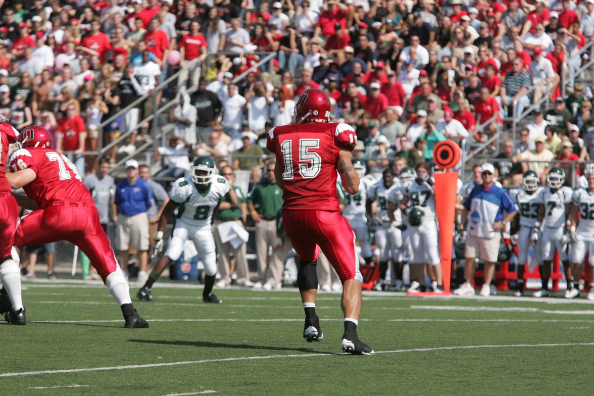 omavs's tweet photo. 🏈 Zach Miller finished his time at Omaha as the program’s all-time leader in points (306) and touchdowns (51). One of the all-time Maverick greats, Miller finished second all-time in total career offense and set single-season standards in TDs (19) and points (114). 

Miller played several seasons in the NFL with the Jacksonville Jaguars, Tampa Bay Buccaneers and the Chicago Bears. He finished his professional career with 146 receptions for 1,631 yards and 15 TDs as a tight end.

Come celebrate him and the rest of the 2024 Omaha Hall Of Fame inductees tonight during the
@omahahky vs Western Michigan game at 7:07 PM!  Get your tickets at https://t.co/RdEAjzYVXt!