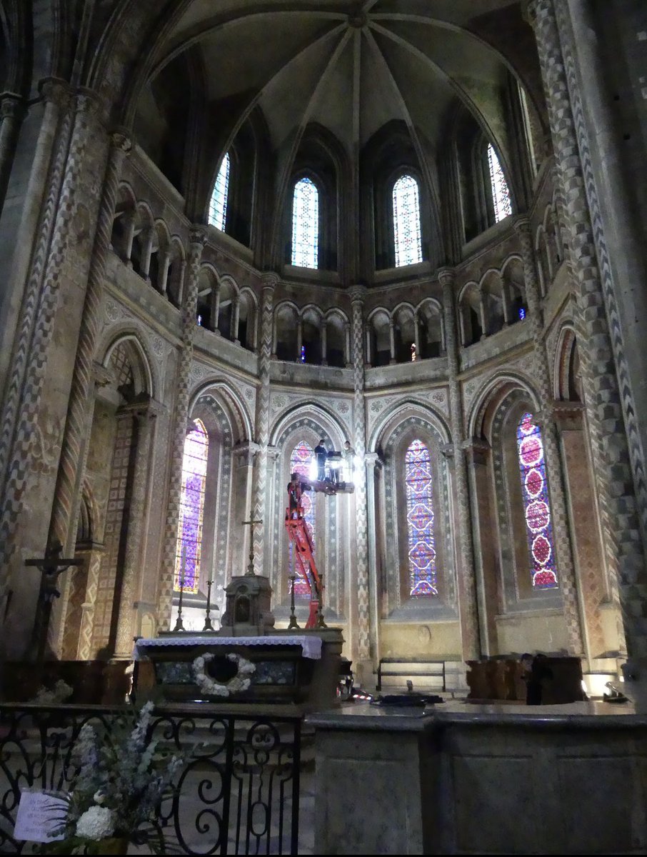grpmurale's tweet photo. #1samedi1peinture #Anges du XIVe siècle, collégiale Saint-Barnard de #Romans (Isère). En plus du #décor ornemental visible dans le chevet, la collégiale recèle de merveilleux anges musiciens peints sur les arcs du transept. #peinturemurale #médiéval #collégiale #anges #Isère https://t.co/xUWLJ4Xrrs