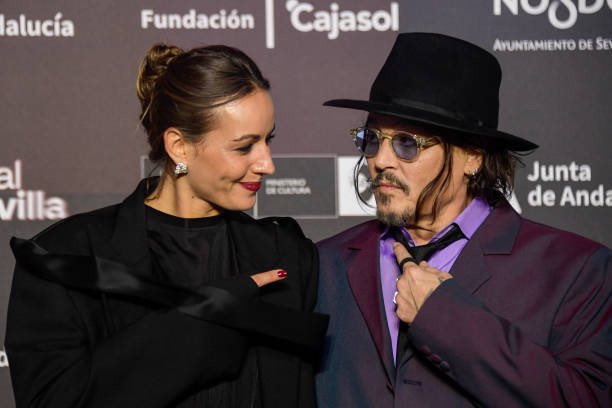 srod_es's tweet photo. Johnny Depp y Antonia Desplat 
 #21festivaldesevilla
 
📸 Cristina Quicler https://t.co/6Ou24CVEac
