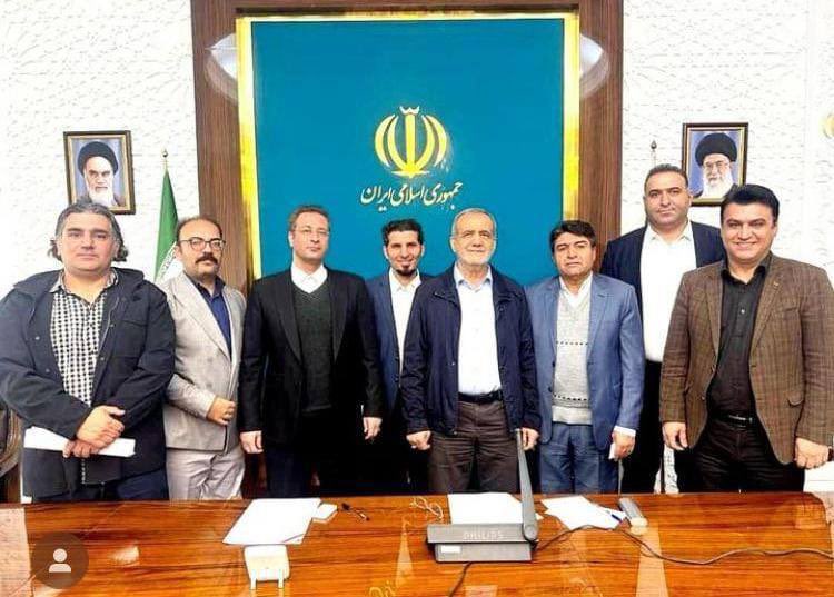 👈دیدار جمعی از فعالین مدنی آزربایجان جنوبی با آقای پزشکیان 

بنا به گزارش‌های منتشر شده در این دیدار برخی مسایل و مطالبات مورد بحث قرار گرفته است؛ از آن‌جمله

مساله آلایندگی نیروگاه حرارتی تبریز و معضلات عدیده و راهکارهای عملی برای حل آن،