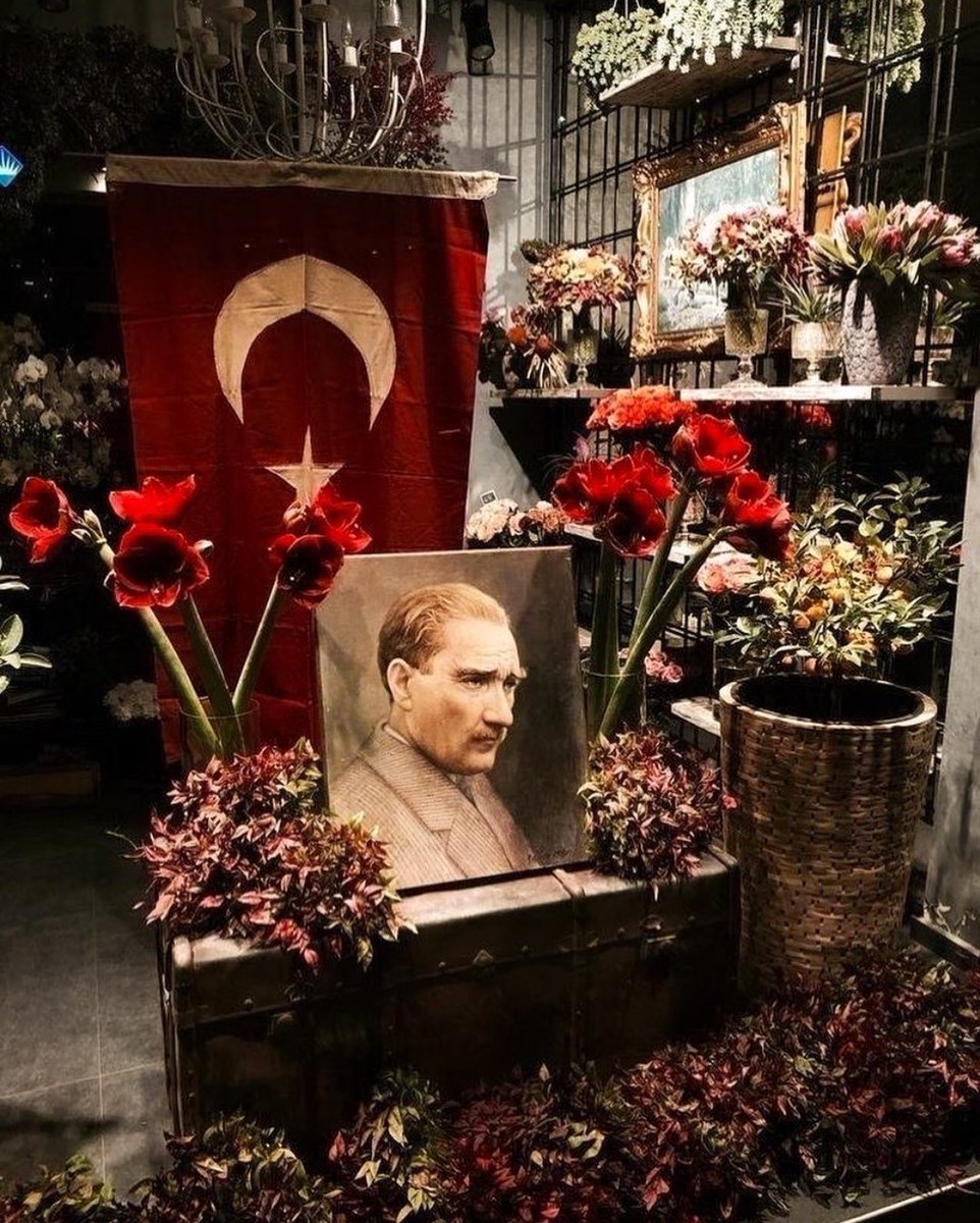 Bir ölüm, ancak bu kadar ölümsüz olabilir...
Sevgi, saygı ve minnetle.
𝟷𝟾𝟾𝟷-𝟷𝟿𝟹∞

#10Kasım1938
#OnKasım
#mustafakemalatatürk🇹🇷
