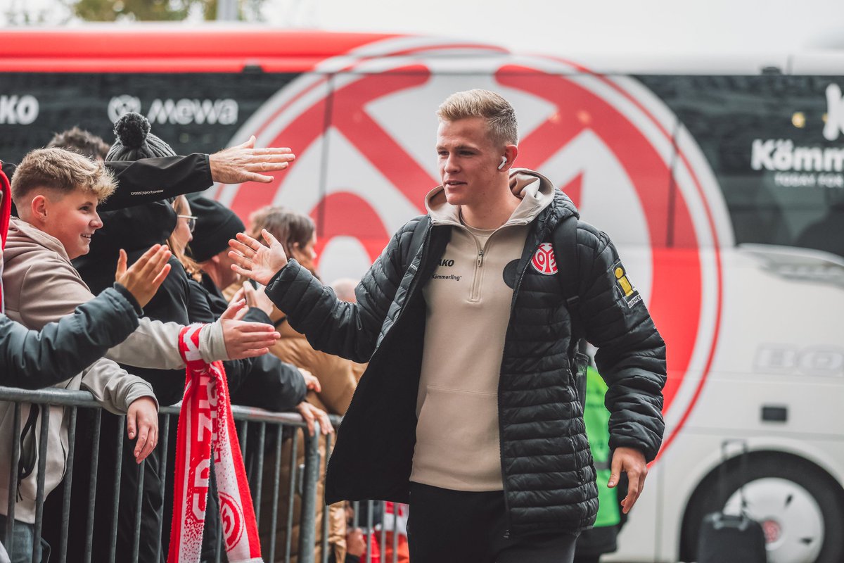 Bu adamı durduracak futbolcu söyleyin?

#JonathanBurkardt