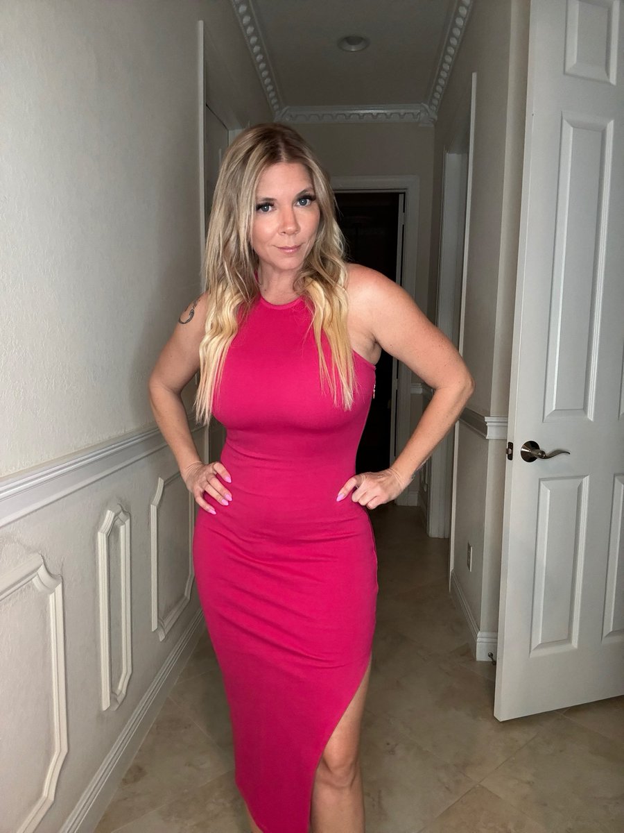 Retweet if you love the color pink 🤭🤷🏼‍♀️