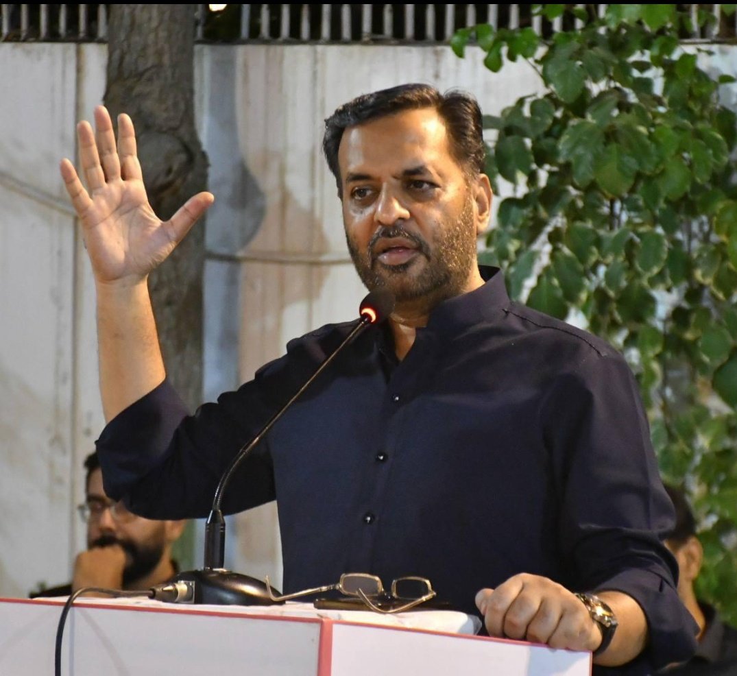 imrankamil9's tweet photo. ایم کیو ایم پاکستان کا بلدیاتی امیدوارن کا تعارفی پروگرام پاکستان ہاؤس میں منعقد ہوا جس سے سینئر مرکزی رہنما ایم کیو ایم پاکستان سید مصطفی کمال اور فرقان اطیب نے خطاب کیا اس موقع پر سینئر مرکزی رہنما نسرین جلیل، انیس قائم خانی اور دیگر مرکزی زمہداران نے شرکت کی ۔
#MQMPakistan https://t.co/xaxNnKP6G2