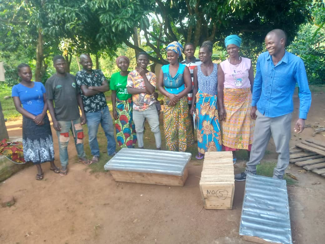 NatureTalk_A's tweet photo. It is awesome to see a progress just after a week+ of our follow up meeting @RefineryOil; Nyahaira Youth Beekeeping Initiative, they bout materials &amp; made their own more 3 bee hives. #ClimateResilience support us to improve on more groups @both_ends @GreengrantsFund @AfiegoUg https://t.co/4BhjLosYcS