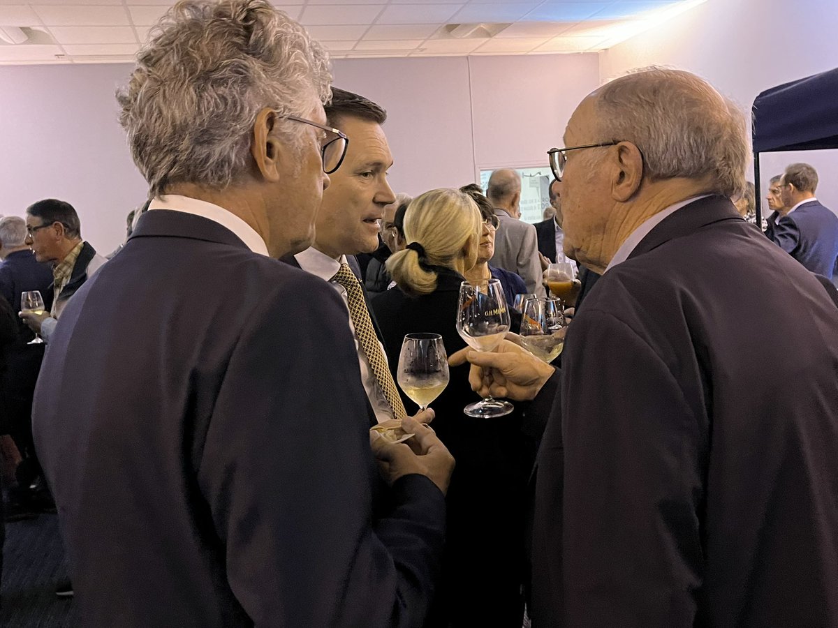 Les 70 ans de Bernard Hinault fêtés ce soir à Rennes: des champions et des souvenirs avec les Zoetemelk,Thevenet, Madiot,Guimard,Gomez,Legeay mais aussi D.Lappartient et plein d’autres amis.Le tout avec le chef 3* C.Le Squer. Le président du #SRFC Arnaud Pouille a passé une tête