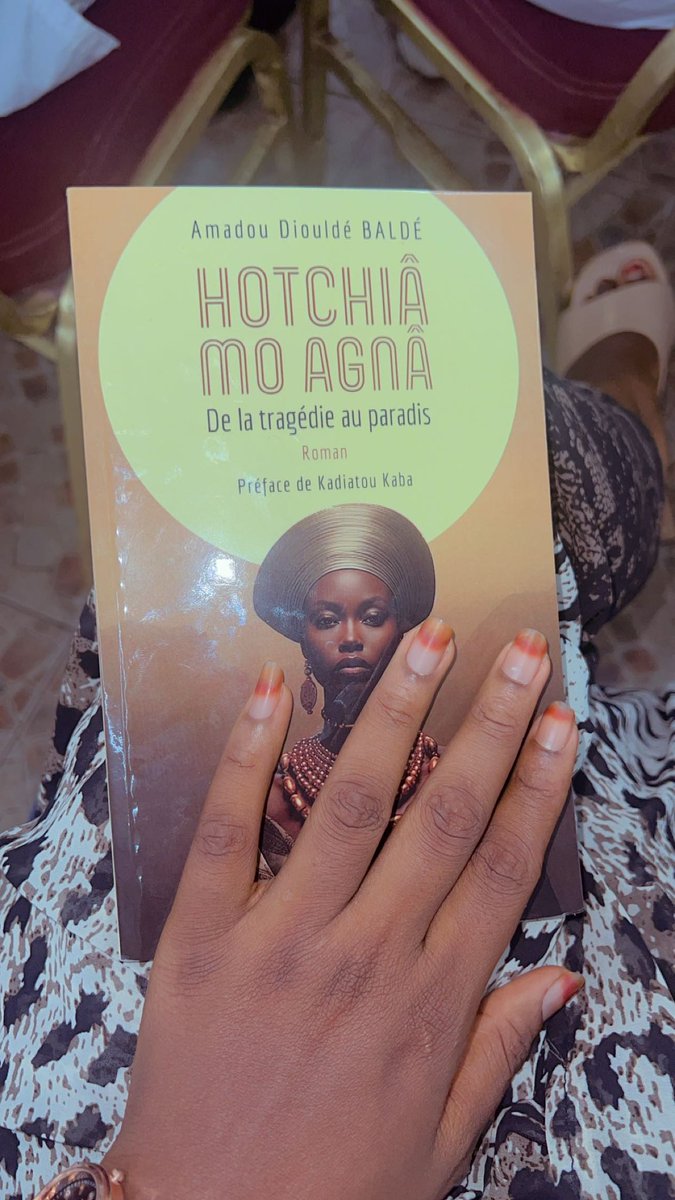 SyMariame6's tweet photo. Dédicace du roman  "Hotchia mo Angna " de mon très cher frère Amadou Dioulde Balde qui est à son 5eme ouvrage 😘Félicitations à toi frère 💪
Nous sommes fière de toi et de ton exploit 
Merci d’être toujours une source d’inspiration 🤗💪L’avenir sera encore plus prometteur 💪💪 https://t.co/qUtUZTnTrd