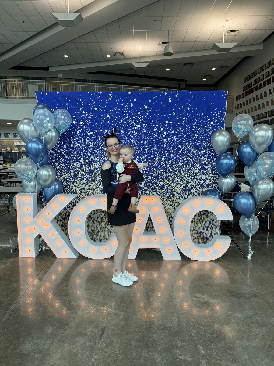 asanten34's tweet photo. I’m not just a regular mom, I’m a ✨ mom who cheers  ✨ https://t.co/7cCRt1jhBv