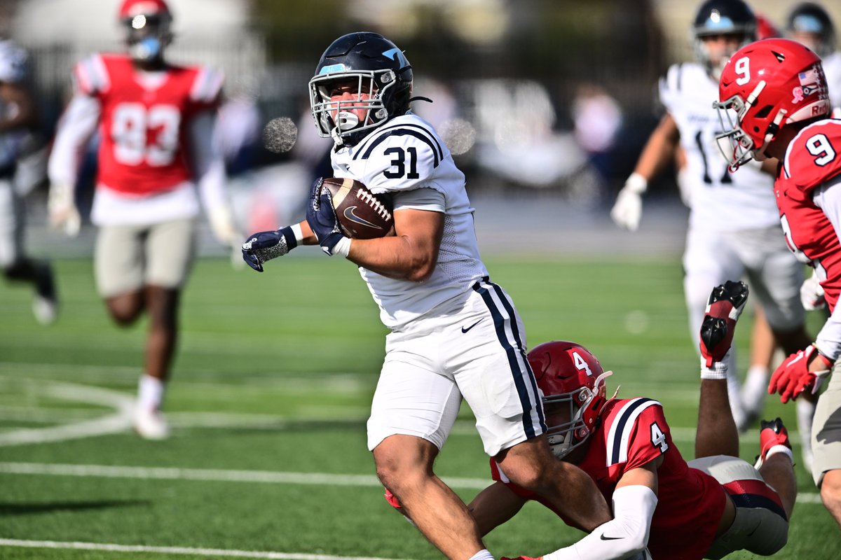 USDFootball's tweet photo. Logan Gingg was all over today 😮‍💨

💨 175 yards on 28 att. - 3rd straight with 100+
🙌 1 Tuddy

#GoToreros https://t.co/kZfDIdeP63
