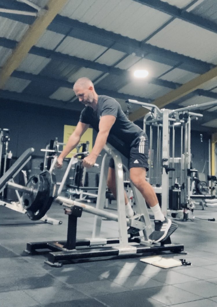 ransom_coaching's tweet image. Lever Row #pullexercise #backmuscles #hypertrophy #gym #fitness #health #musclegrowth