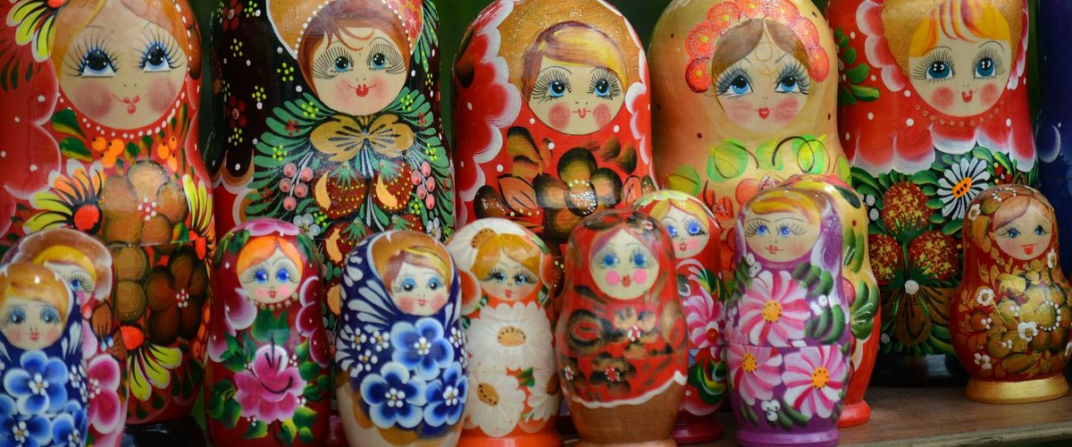 gleich_anders's tweet photo. Die Matroschka ist eines der bekanntesten Symbole Russlands und ein fester Bestandteil der russischen Kultur. Aber weißt du, woher sie eigentlich stammt? Warum Matroschka?
https://t.co/UXQRnjwcUE
mehr lesen https://t.co/nMYpGpBojo