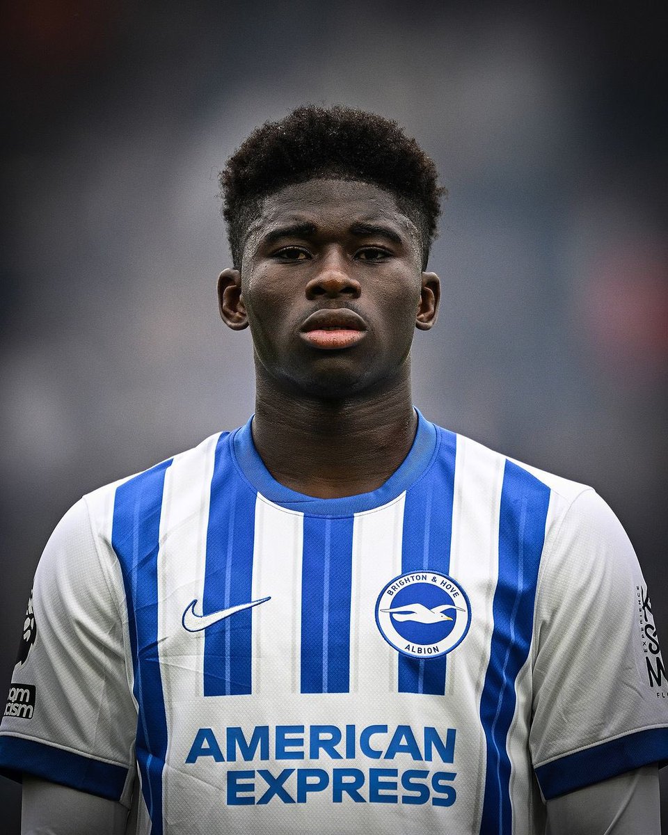 RisingBallers_'s tweet image. We need to talk about Carlos Baleba. 20 years-old and bossing the midfield every time he plays. His ball carrying abilities... Insane. Changed the game for Brighton and was one of the main reasons why they won tonight against City. Machine. Game changer. Drives that ball up the…