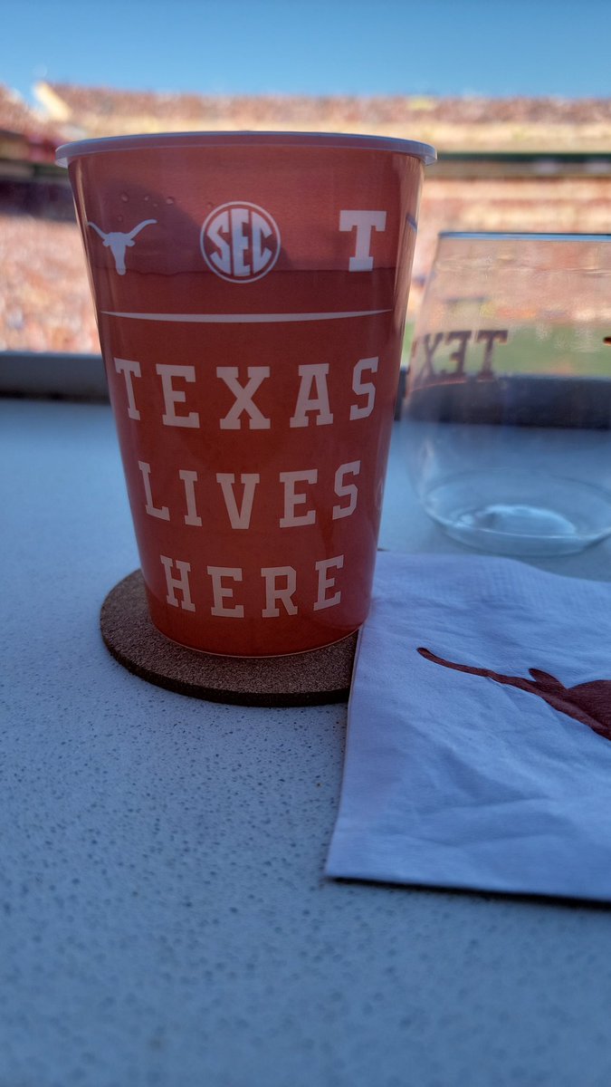 TexEx93's tweet photo. Hook 'em! https://t.co/TvFFxWqrkk
