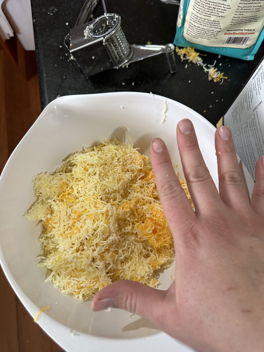AspirantAbby42's tweet photo. 8 Cups of Cheese went into this!! The Smoked Paprika and Nutmeg made a HUGE difference in flavor. Thank you so much @sambaschutte, and @BeMomentus for hosting this, and thank you to Charlie and Berto and the rest of the mods for giving us such a great time! #crew4life https://t.co/U2JtGqZxQb