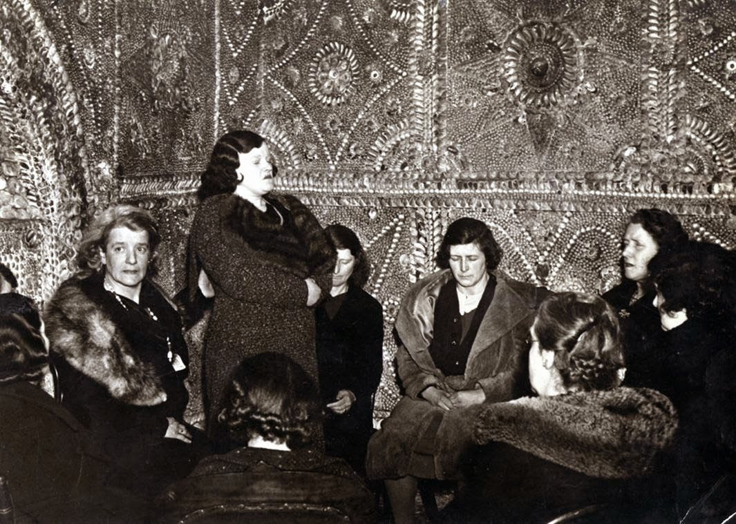 rallen78's tweet photo. A seance from 1939 in the Shell Grotto, Margate. I adore this photo as it reminds me of my mother and all the strong women from my childhood. Seances were frequent as my mother was a psychic so it was just part of growing up for me. #seance #margate #shellgrotto #psychic #occult https://t.co/3m70aoEZz5