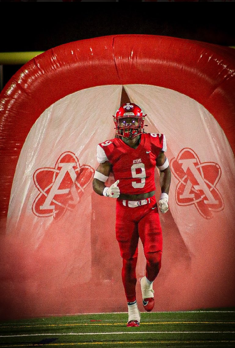 BryanSob237's tweet photo. Ending my senior season with 2 big sacks 💪🏾 https://t.co/yjhi5j3gsN