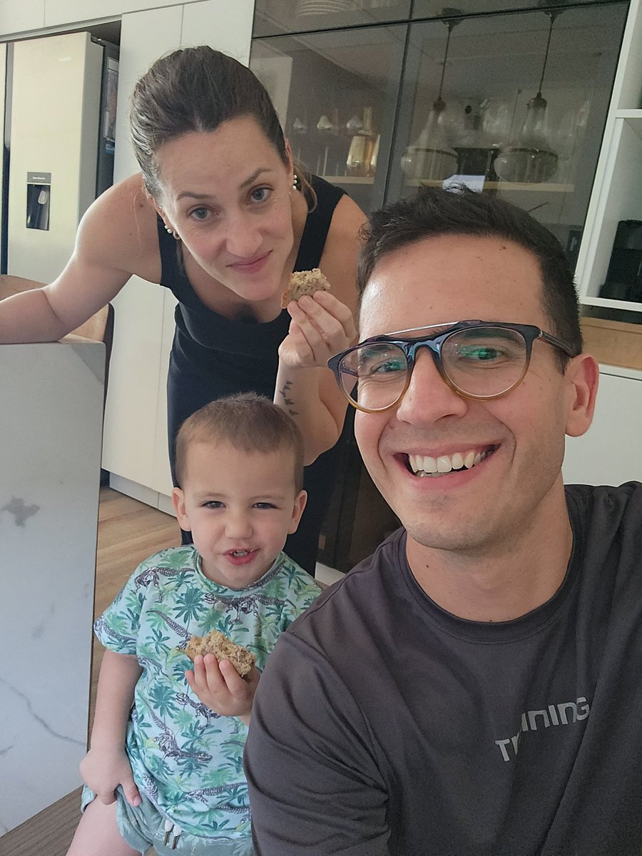 Nosotros tres y el budín de banana casero ❤️ <a href="/MicaViciconte/">Mica Viciconte🌊</a> #lucacubero