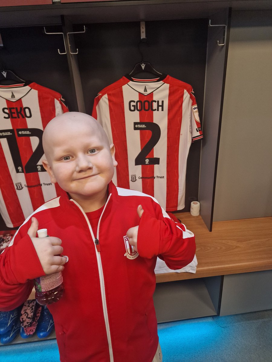 CRoyles's tweet image. πOllies 1st time being a mascot today and its safe to say hes had a blast and enjoyed it so much π took part in everything and didnt wanna take a break ππ€¦ββοΈ hes shattered now tho bless him so hes having a nice warm soak to ease his muscles he says π utmp π΄βͺοΈπ΄β½οΈ